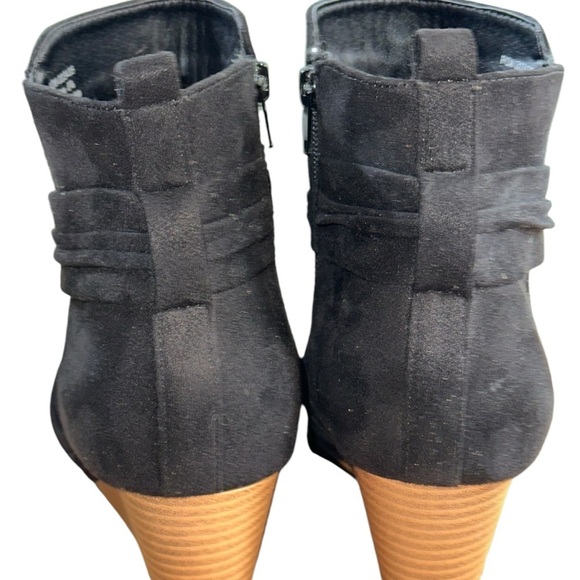 Women Journee Collection Sabeena Wedge Ankle Bootie Color Black Size 8.5 - Picture 15 of 16